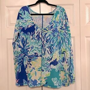 Lilly Pulitzer Luxletic Treena v-neck long sleeve shirt- Wade and See size XL